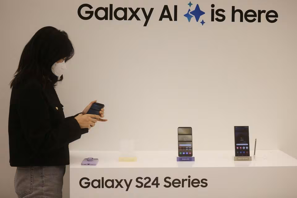 Baidu integrerà il suo assistente AI Ernie nei nuovi smartphone di punta di Samsung per tradurre le conversazioni in tempo reale Baidu integrerà il suo assistente AI Ernie nei nuovi smartphone di punta di Samsung per tradurre le conversazioni in tempo reale