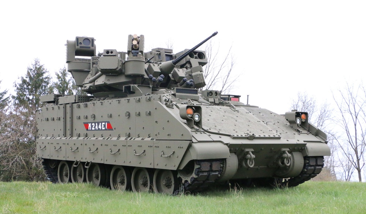 L'esercito americano doterà il Bradley BMP del sistema di difesa attiva ad alta tecnologia Iron Fist, che distrugge i proiettili prima che si avvicinino al veicolo. L'esercito americano doterà il Bradley BMP del sistema di difesa attiva ad alta tecnologia Iron Fist, che distrugge i proiettili prima che si avvicinino al veicolo.