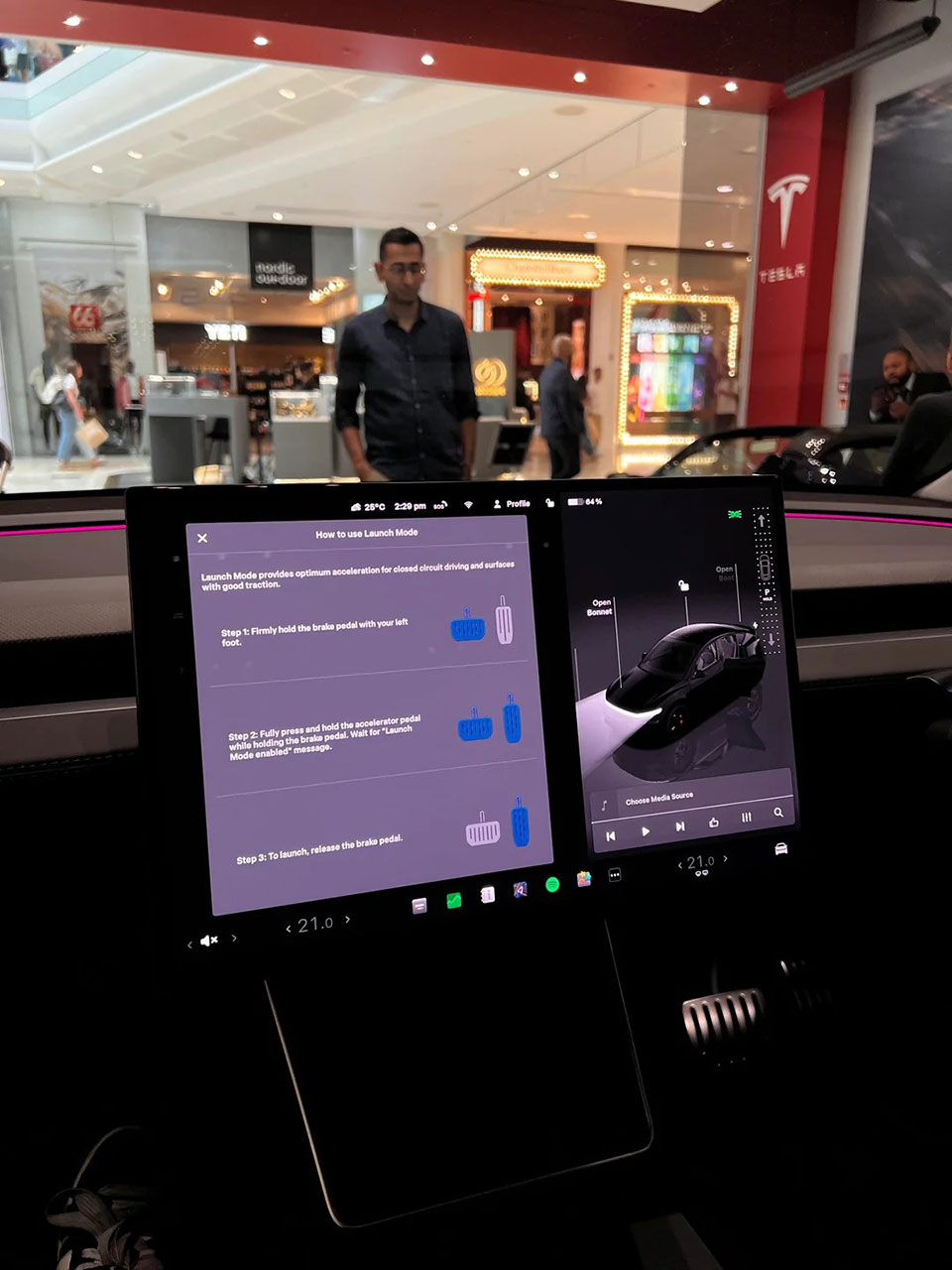 Modalità Lancio nella Tesla Model Y Performance Modalità Lancio nella Tesla Model Y Performance