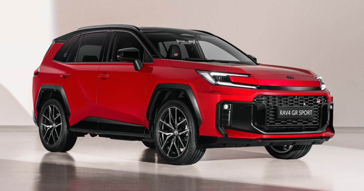 Toyota RAV4 GR Sport sullo sfondo della natura