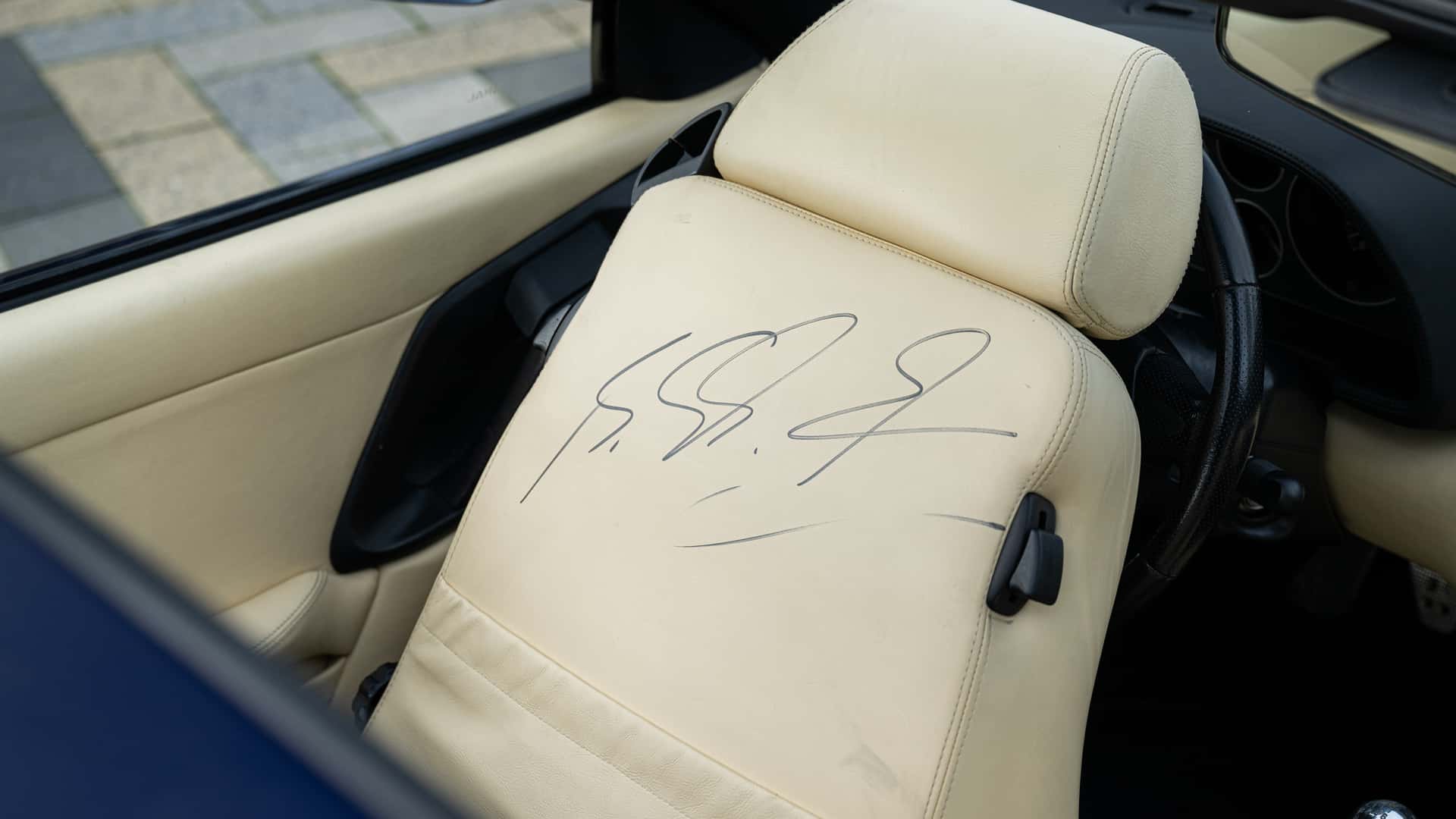 Dettagli della Ferrari F355 GTS di Michael Schumacher.