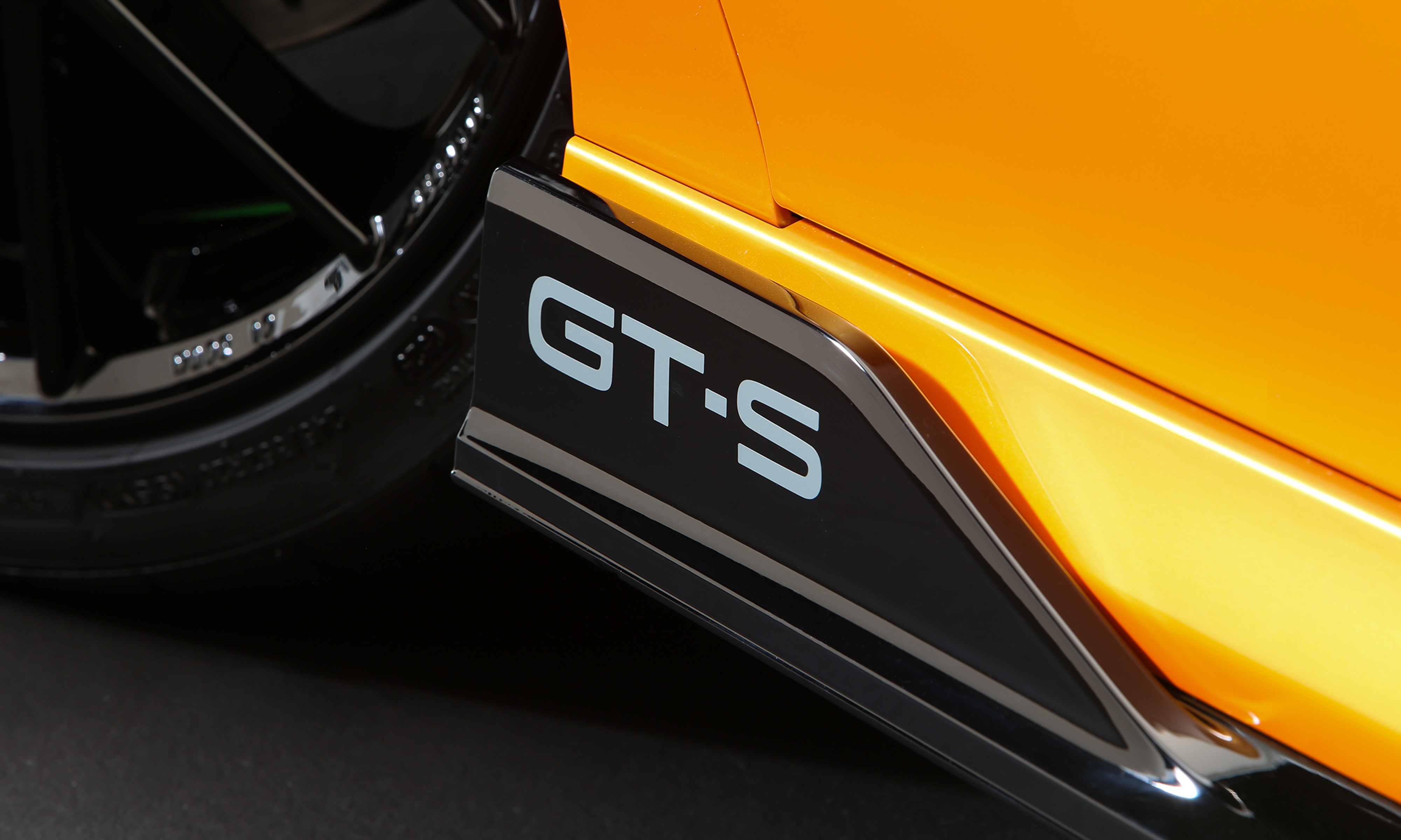 Design degli interni Toyota Camry GT-S