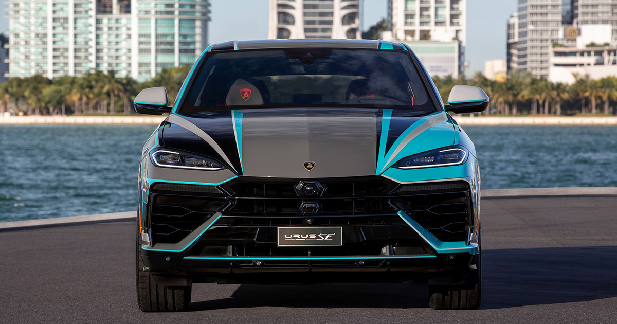 Lamborghini Urus SE esterno con accenti Blu Glauco