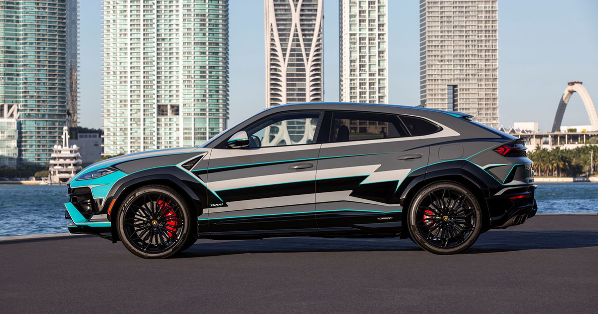 Targhette speciali per la Urus SE con scritta "MIAMI".