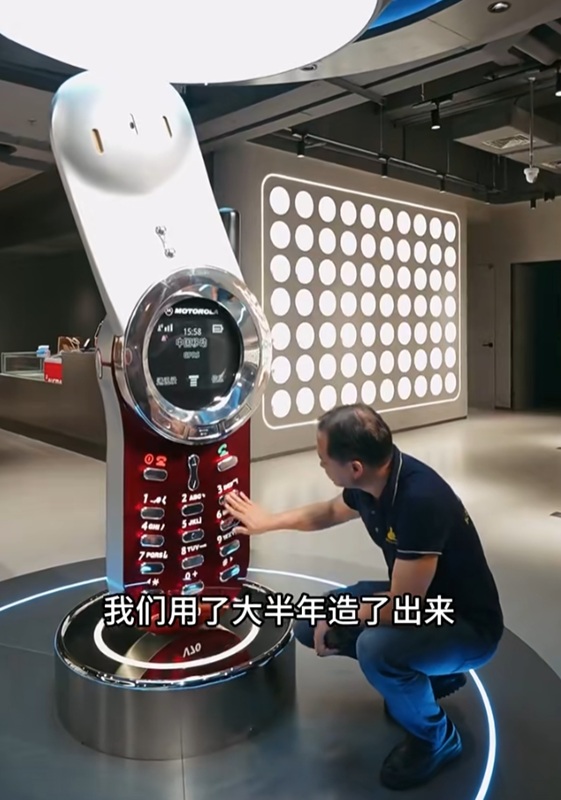 Telefono cellulare unico di due metri Motorola V70