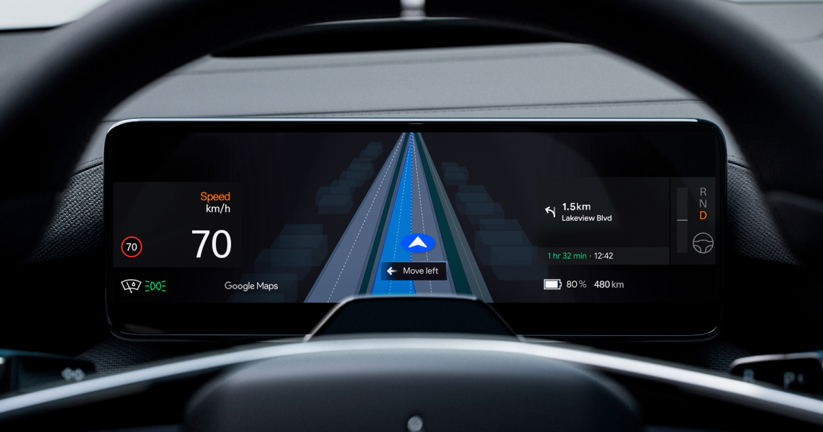 Cruscotto Polestar 4 che mostra la guida su corsia di Google Maps