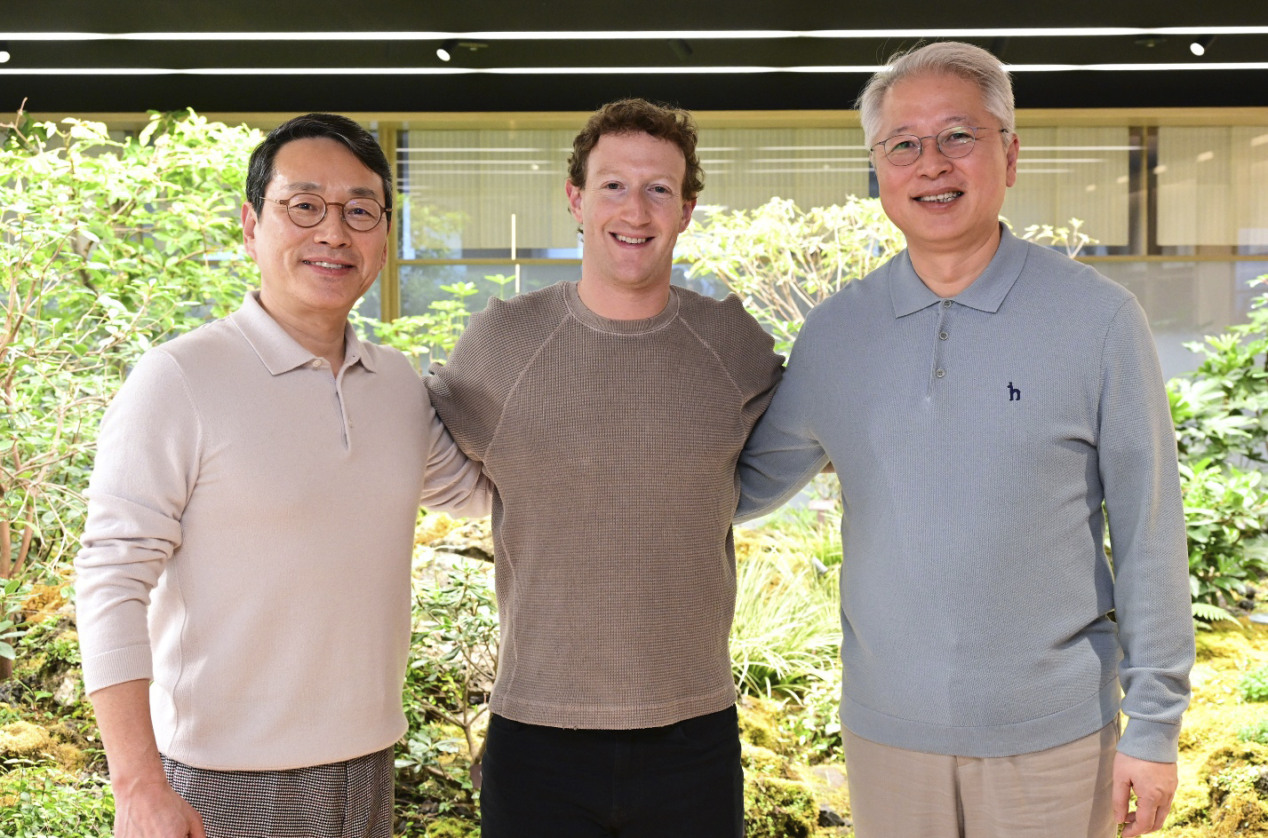 Meta e i giganti tecnologici sudcoreani hanno discusso della cooperazione nell'IA e nella realtà aumentata Meta e i giganti tecnologici sudcoreani hanno discusso della cooperazione nell'IA e nella realtà aumentata