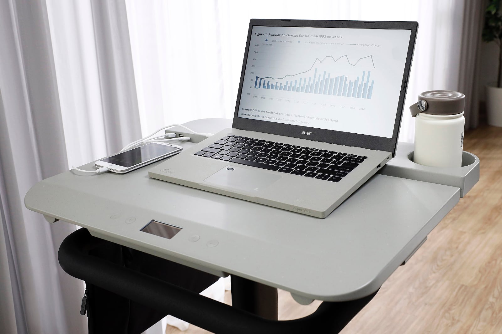 Acer presenta eKinekt BD 3 Bike Desk. Converte l'energia della pedalata del ciclista per ricaricare il laptop.-2