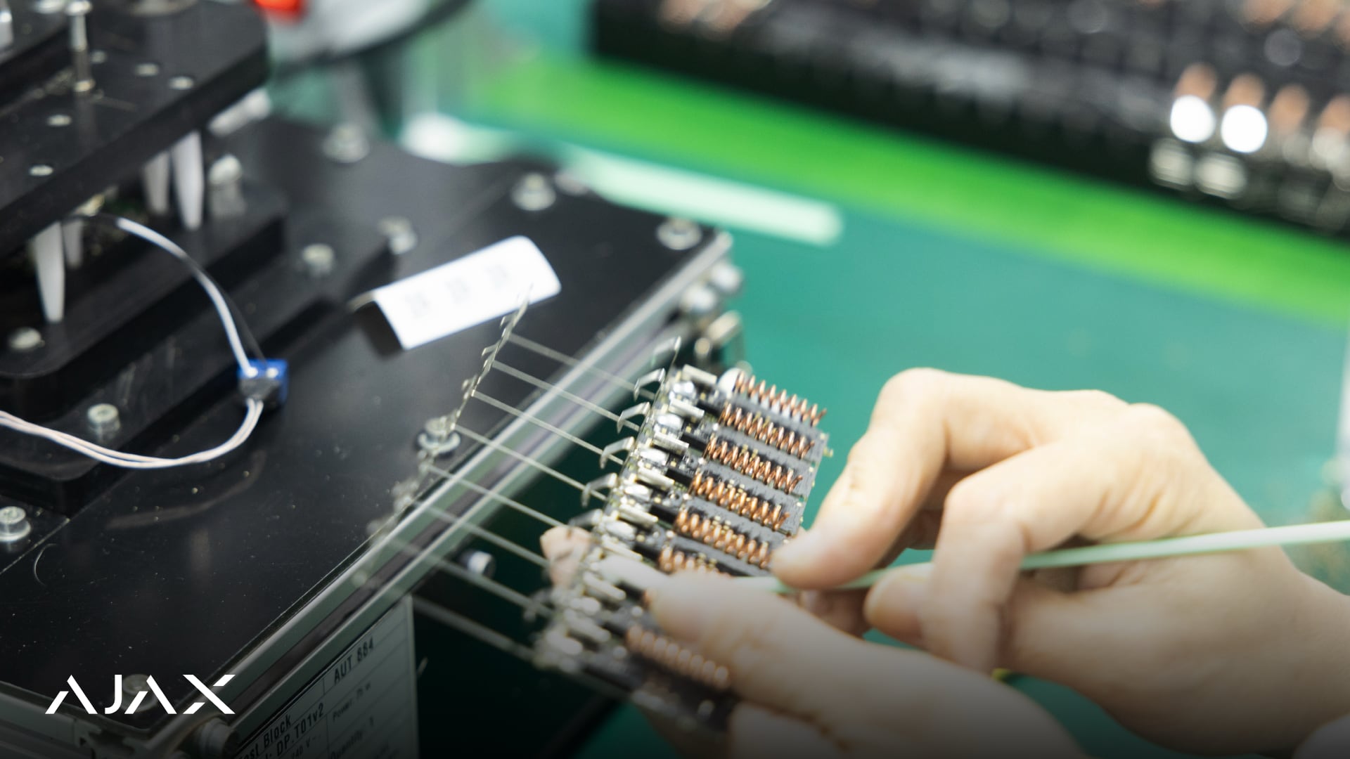 Specialisti AJAX al lavoro presso il nuovo stabilimento in Vietnam