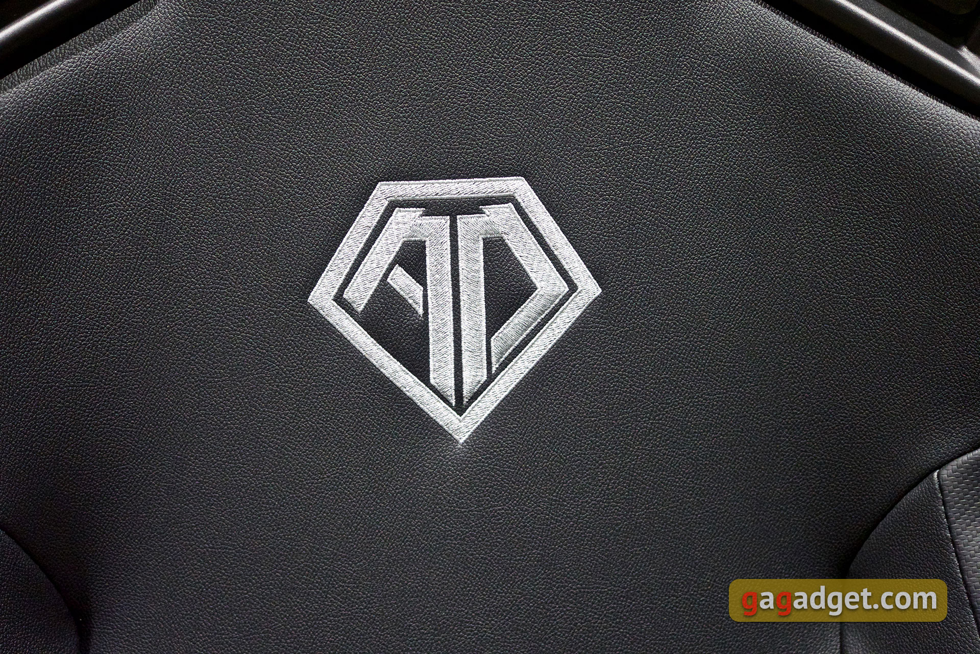 Trono per il gioco: una recensione dell'Anda Seat Kaiser 3 XL-16 Trono per il gioco: una recensione dell'Anda Seat Kaiser 3 XL-16