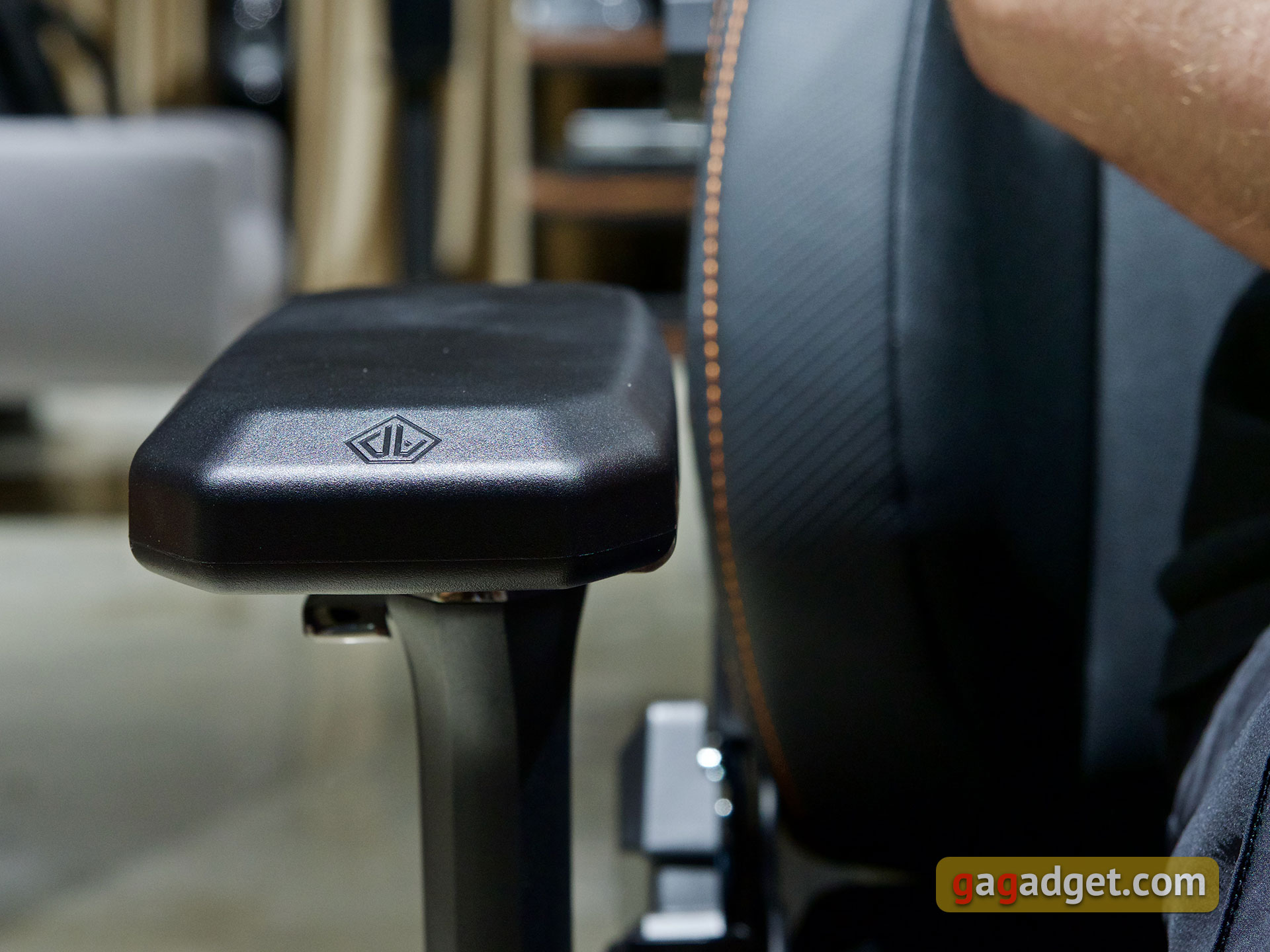 Trono per il gioco: una recensione dell'Anda Seat Kaiser 3 XL-37 Trono per il gioco: una recensione dell'Anda Seat Kaiser 3 XL-37