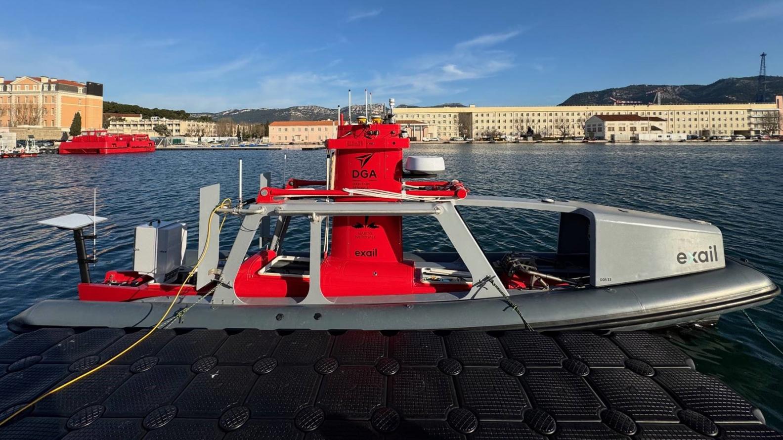 Drone di superficie DriX H8 DriX H8 è un drone di superficie sviluppato da Exail