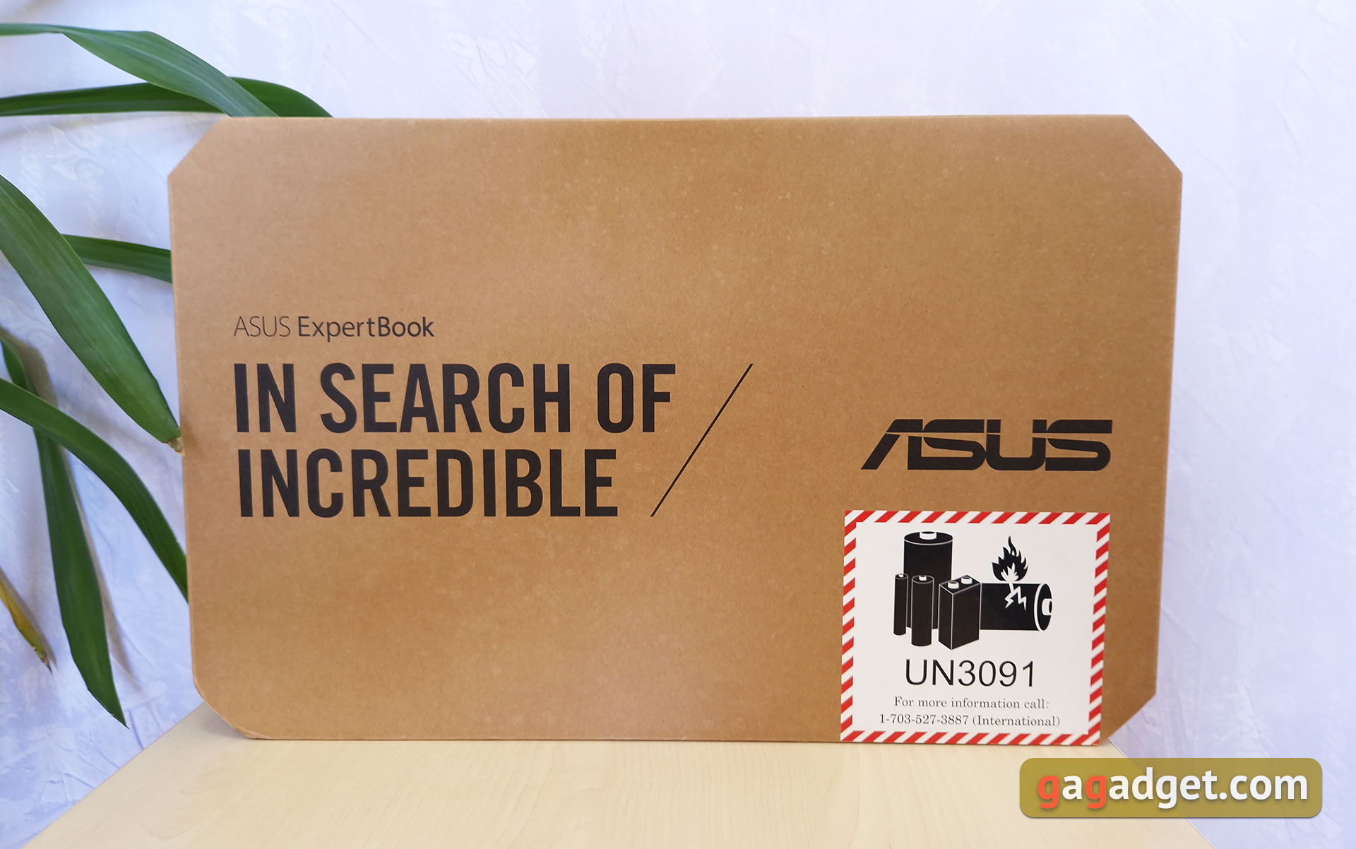 Recensione ASUS ExpertBook B7 Flip (B7402FEA): un notebook aziendale di punta con un case robusto-2