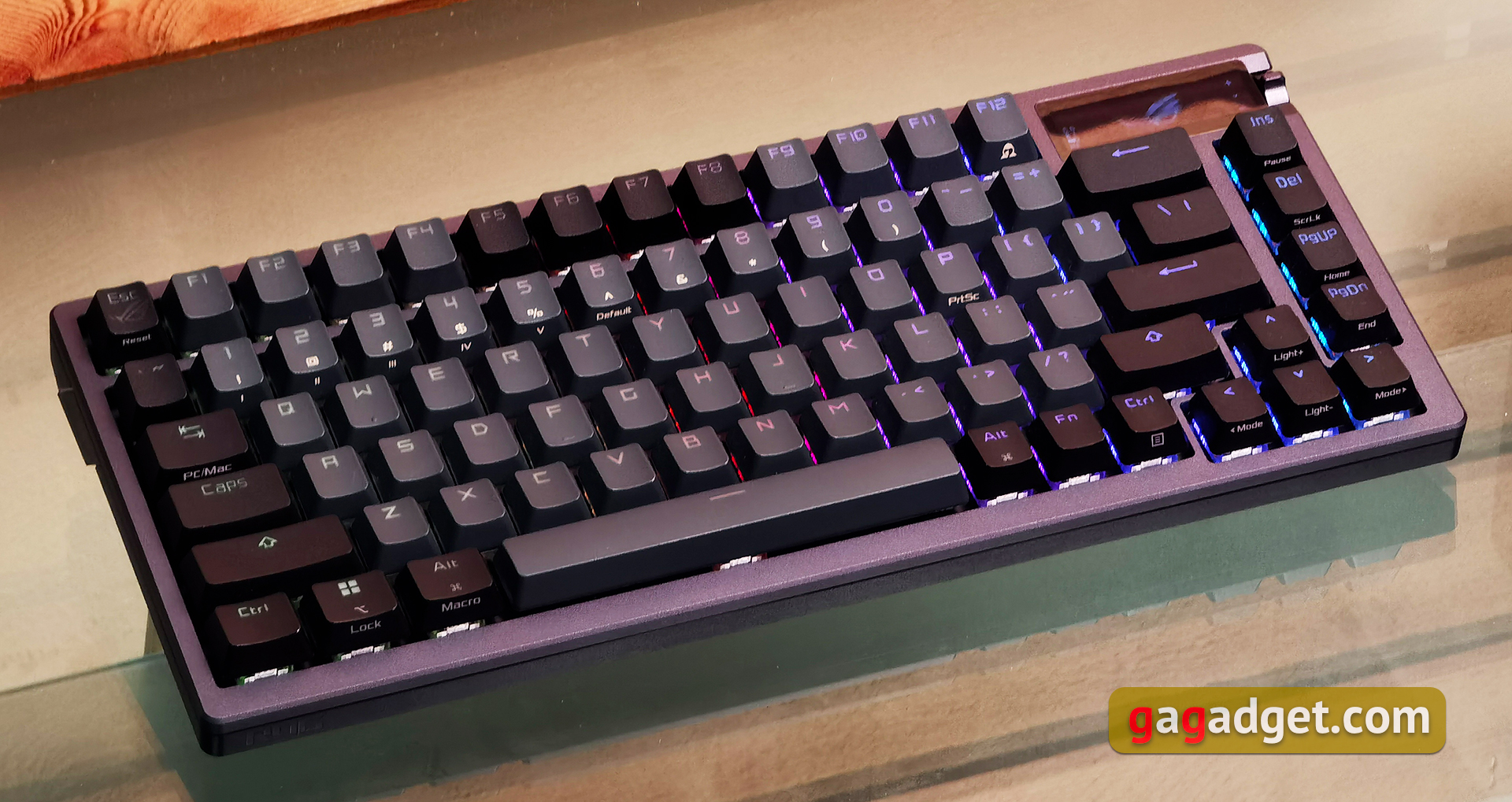 Recensione di ASUS ROG Azoth: una tastiera meccanica senza compromessi per i videogiocatori che non ti aspetti-10 Recensione di ASUS ROG Azoth: una tastiera meccanica senza compromessi per i videogiocatori che non ti aspetti-10