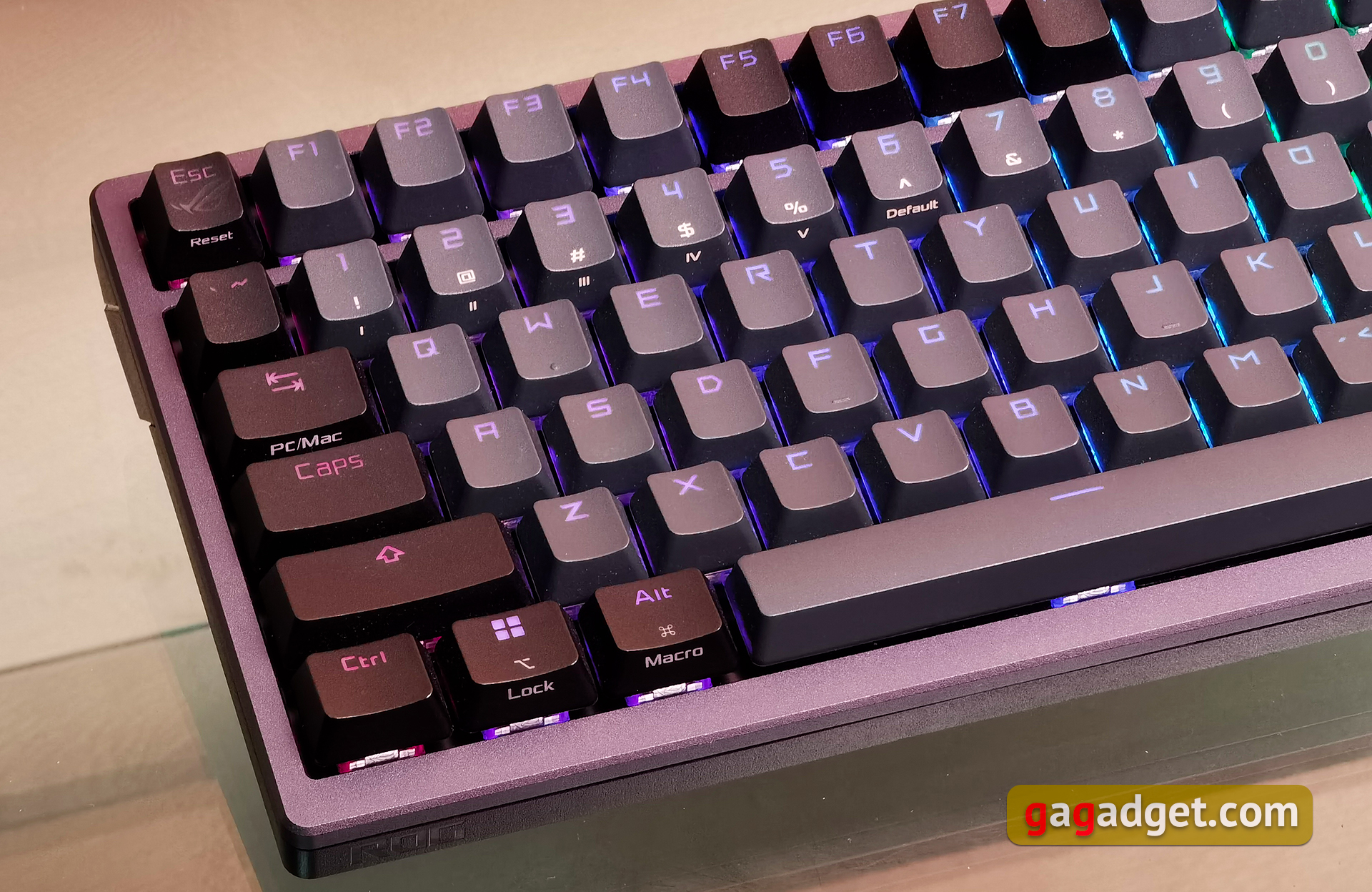 Recensione di ASUS ROG Azoth: una tastiera meccanica senza compromessi per i videogiocatori che non ti aspetti-16 Recensione di ASUS ROG Azoth: una tastiera meccanica senza compromessi per i videogiocatori che non ti aspetti-16