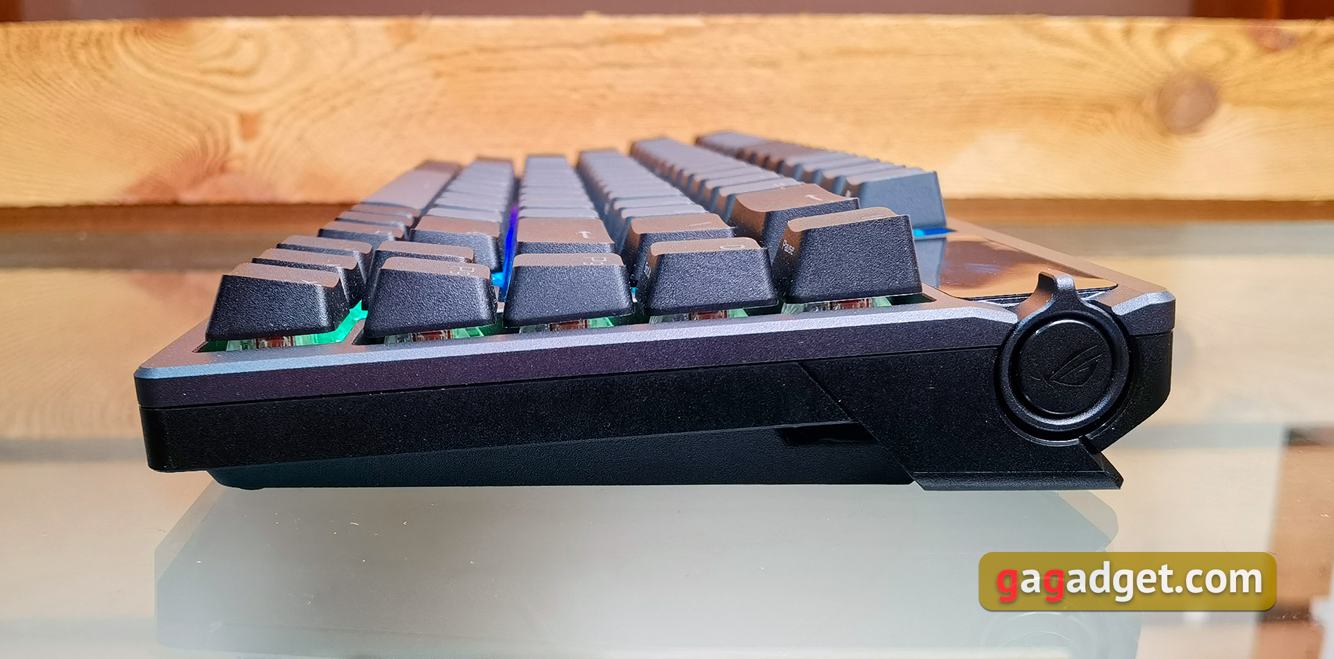 Recensione di ASUS ROG Azoth: una tastiera meccanica senza compromessi per i videogiocatori che non ti aspetti-30 Recensione di ASUS ROG Azoth: una tastiera meccanica senza compromessi per i videogiocatori che non ti aspetti-30