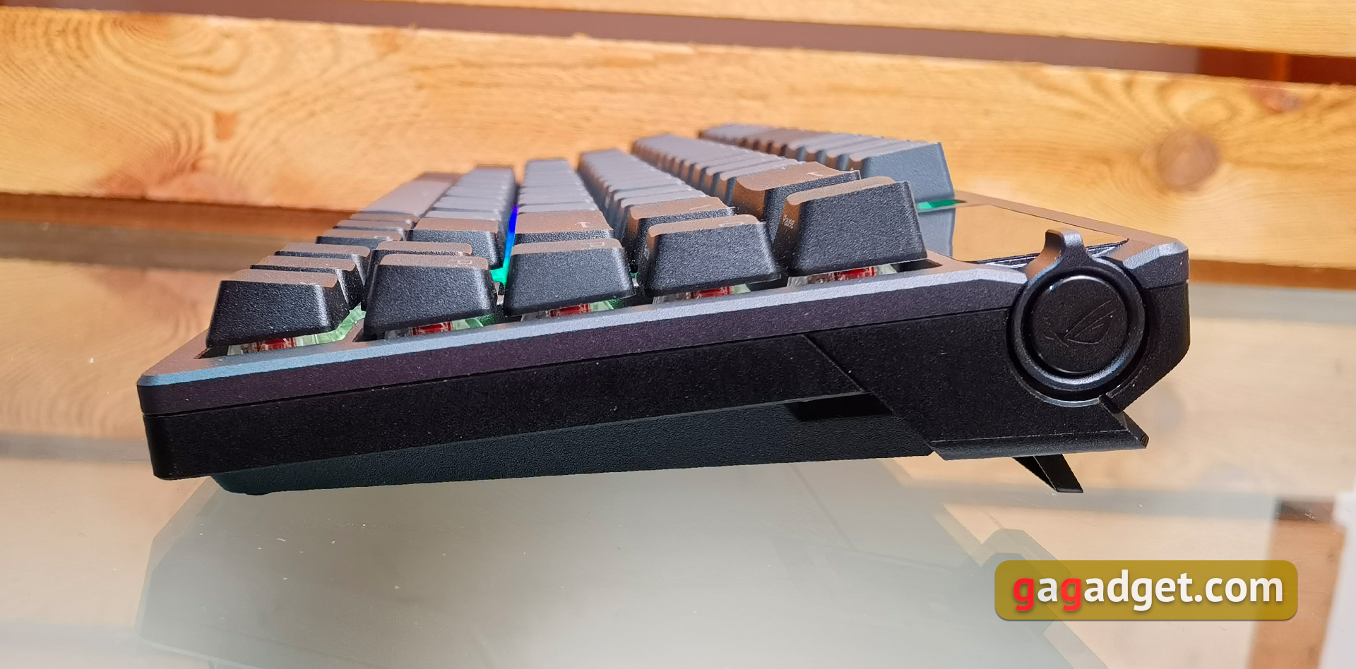 Recensione di ASUS ROG Azoth: una tastiera meccanica senza compromessi per i videogiocatori che non ti aspetti-31 Recensione di ASUS ROG Azoth: una tastiera meccanica senza compromessi per i videogiocatori che non ti aspetti-31