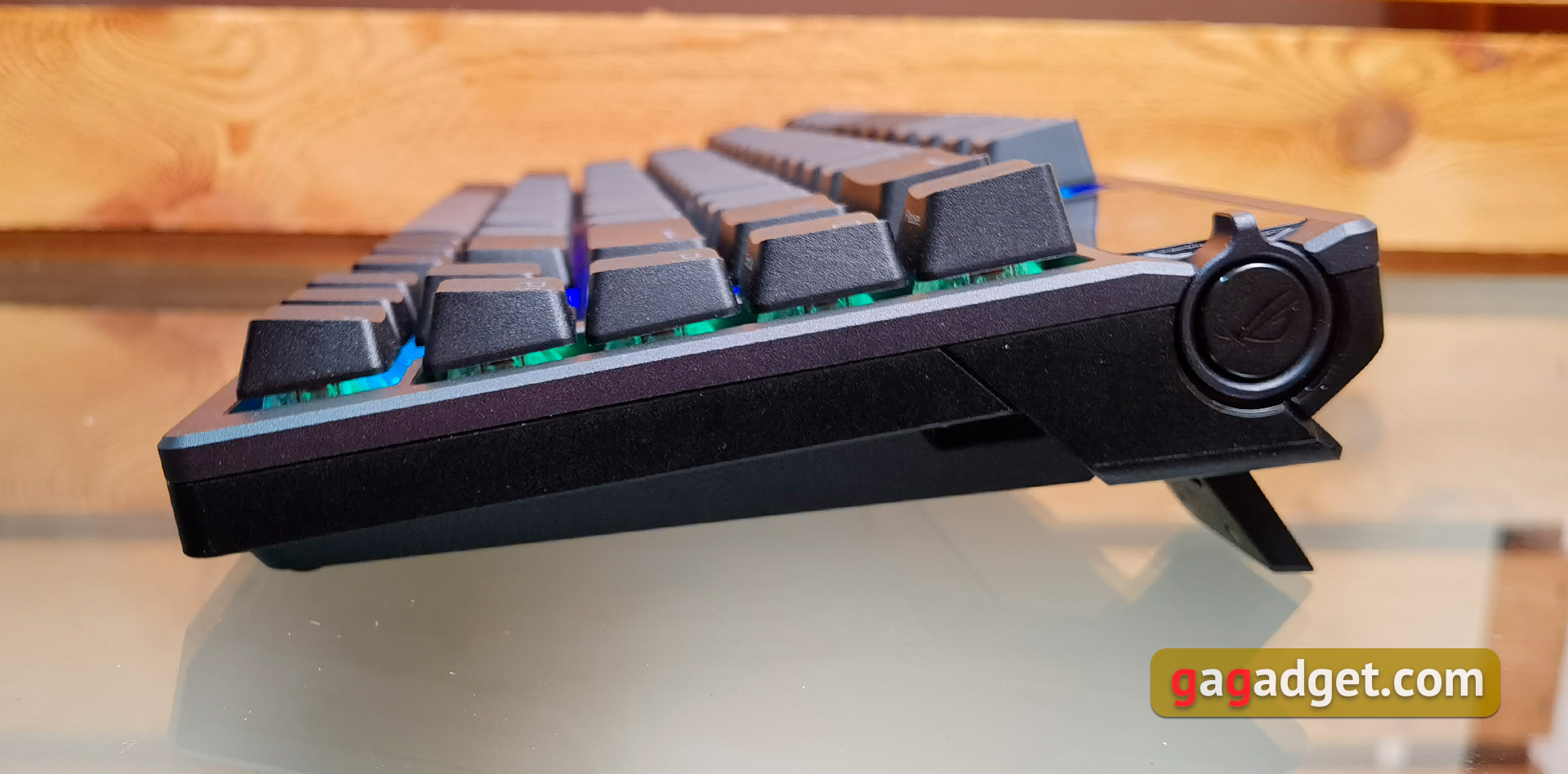 Recensione di ASUS ROG Azoth: una tastiera meccanica senza compromessi per i videogiocatori che non ti aspetti-32 Recensione di ASUS ROG Azoth: una tastiera meccanica senza compromessi per i videogiocatori che non ti aspetti-32
