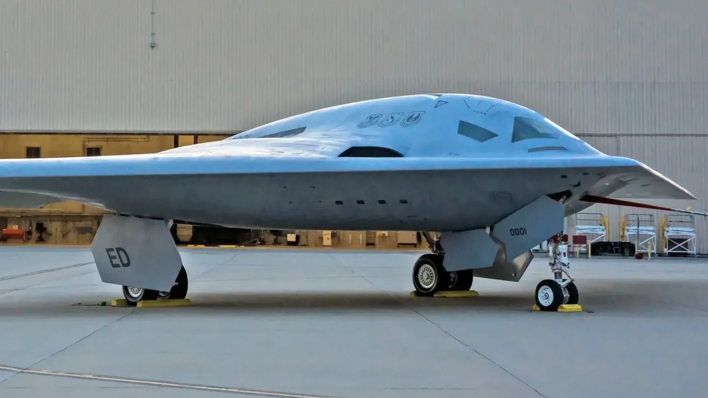 Il primo bombardiere B-21 Raider pre-produzione