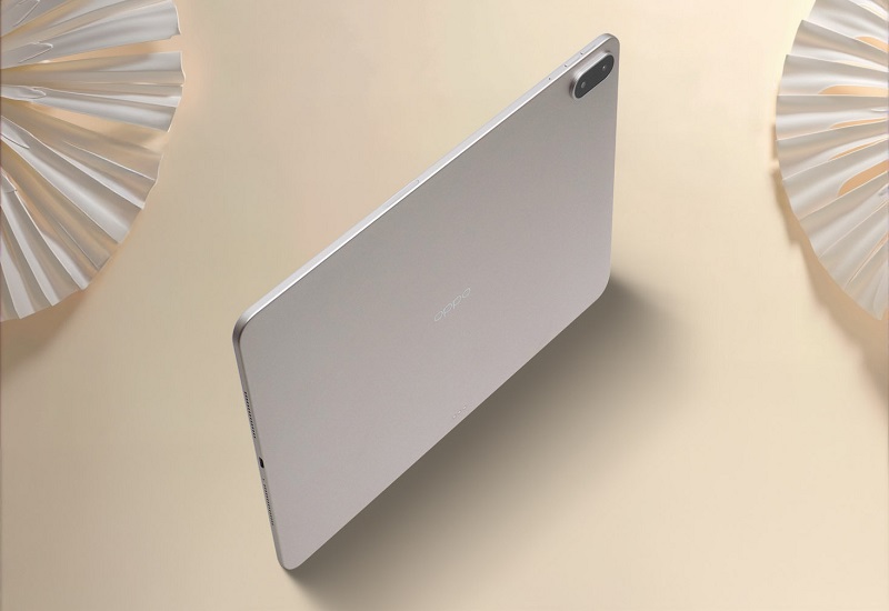 Tablet Oppo Pad 4 Pro sullo sfondo