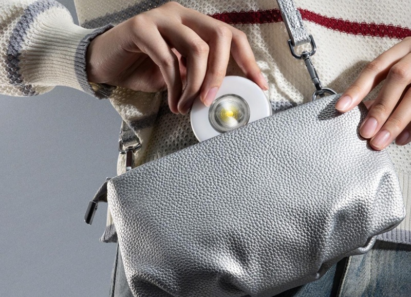 Oppo Magnetic Halo Flash Light - Vista Frontale