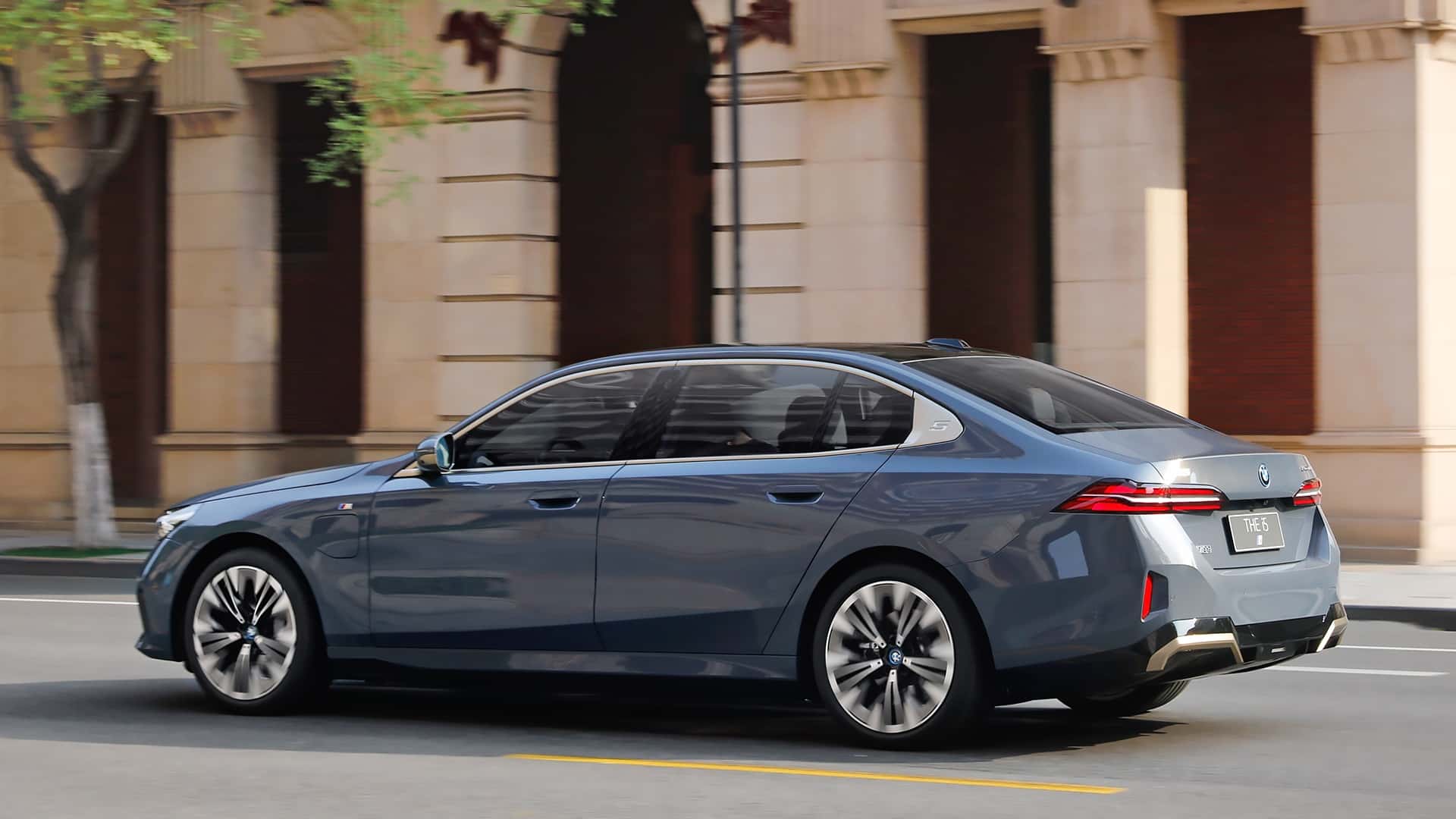 BMW i5 LWB e BMW 5er Limousine per la Cina 2024