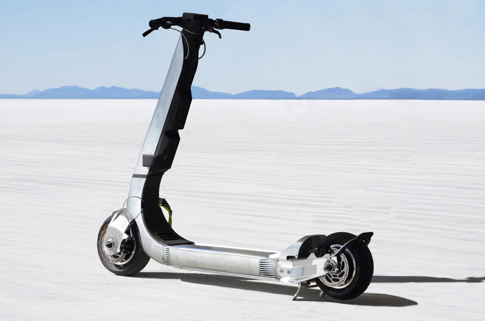 Scooter elettrico Bo Turbo in azione Scooter elettrico Bo Turbo in azione