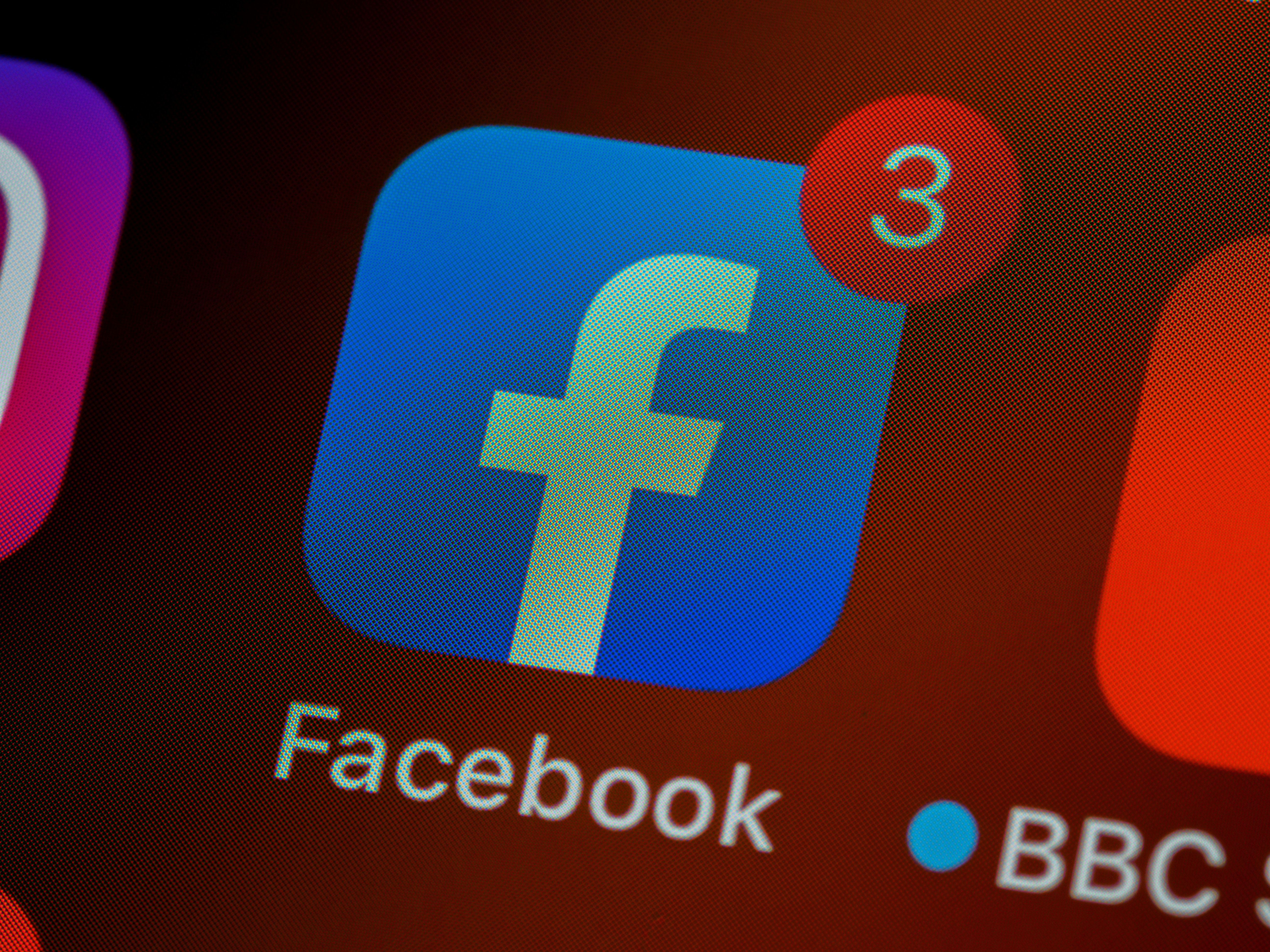 Meta implementa un'intelligenza artificiale avanzata per migliorare le raccomandazioni video di Facebook Meta implementa un'intelligenza artificiale avanzata per migliorare le raccomandazioni video di Facebook