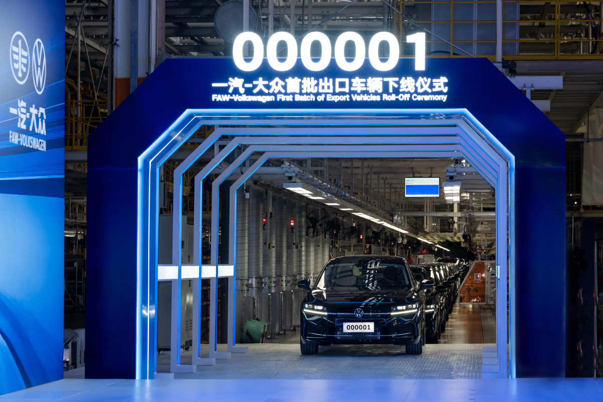 Primo lotto di auto da esportazione prodotto da FAW-Volkswagen
