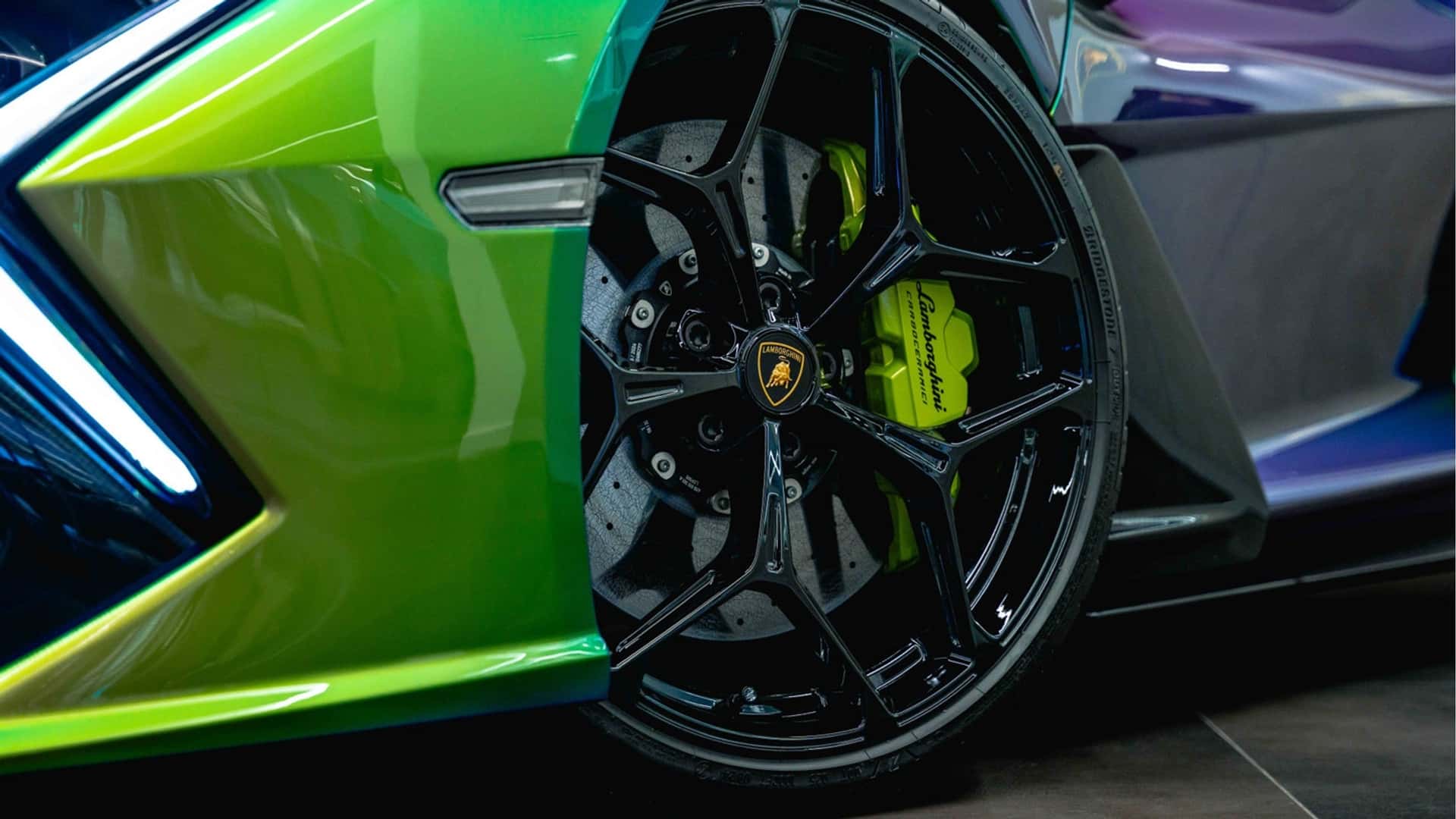 Lamborghini Revuelto con vernice cangiante