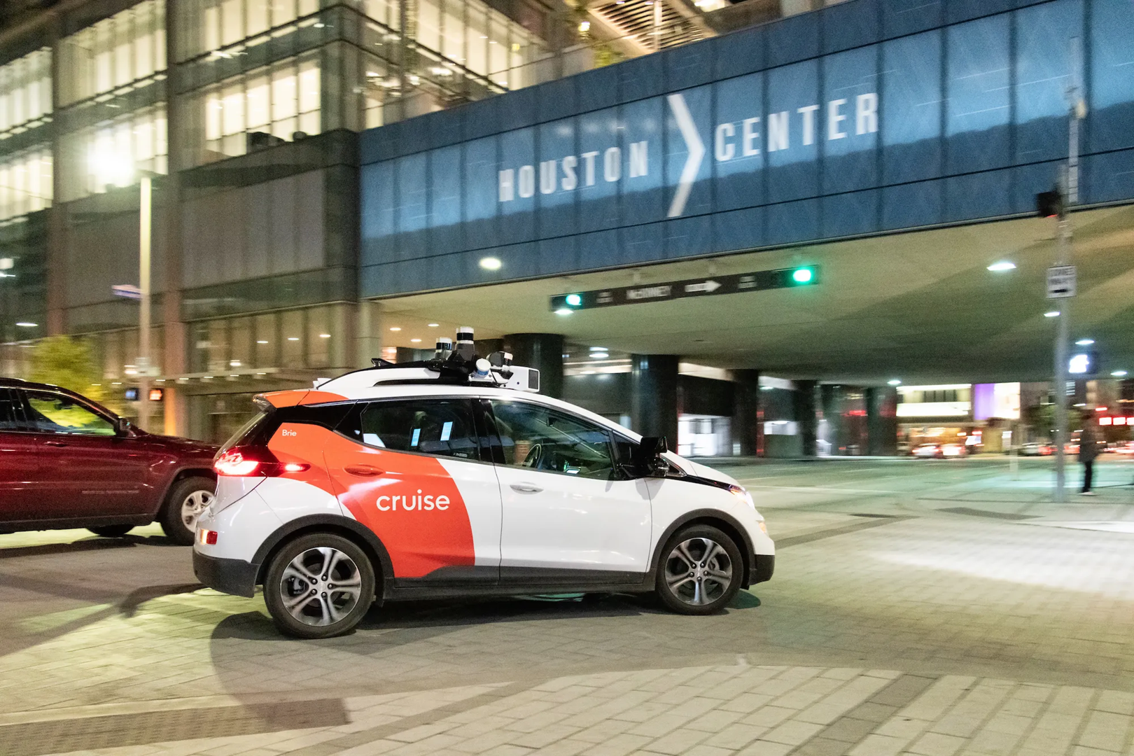 Cruise ha lanciato un servizio di robotaxi a pagamento a Houston, in Texas. Cruise ha lanciato un servizio di robotaxi a pagamento a Houston, in Texas.