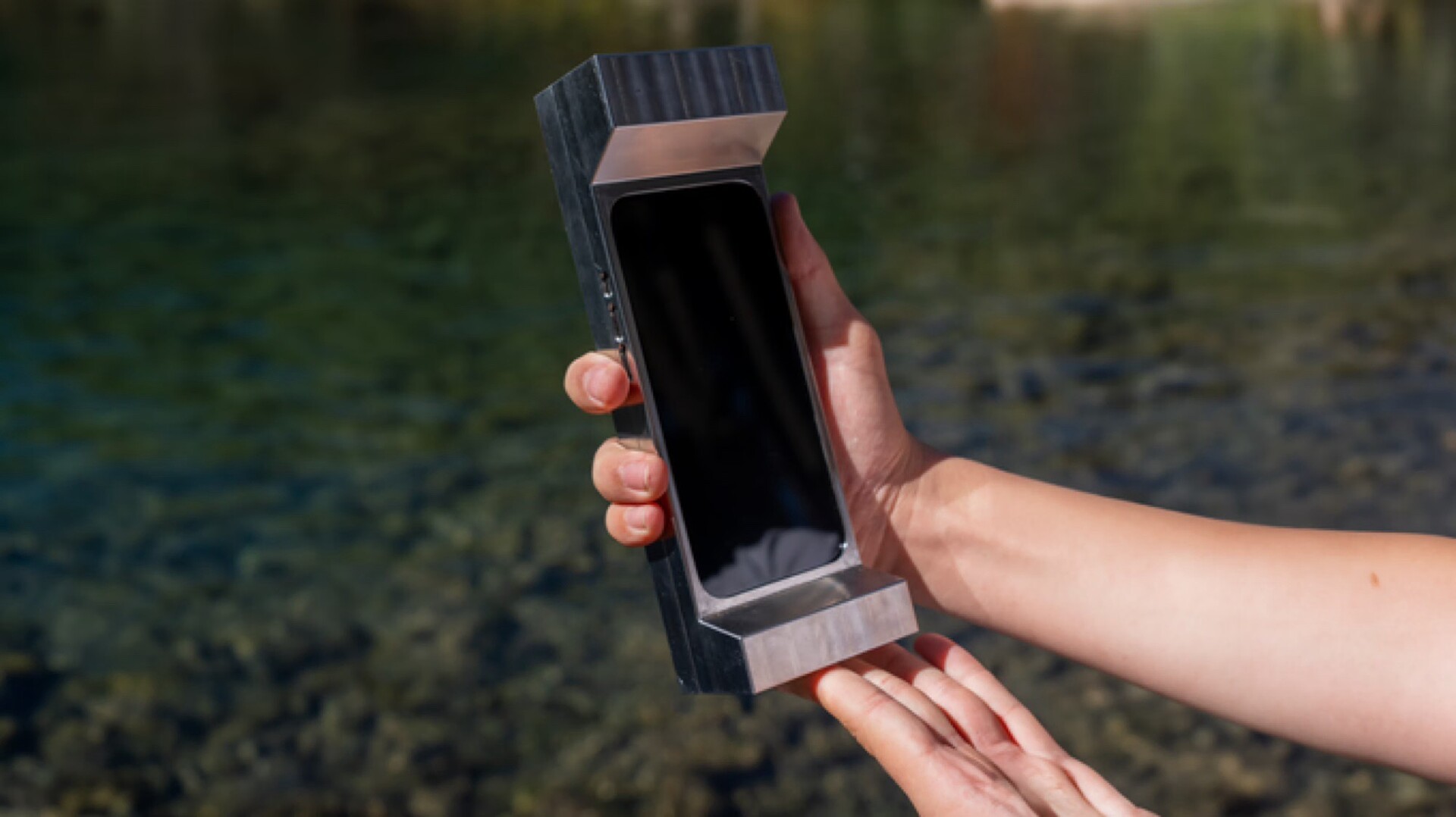 6-pound smartphone case - side view