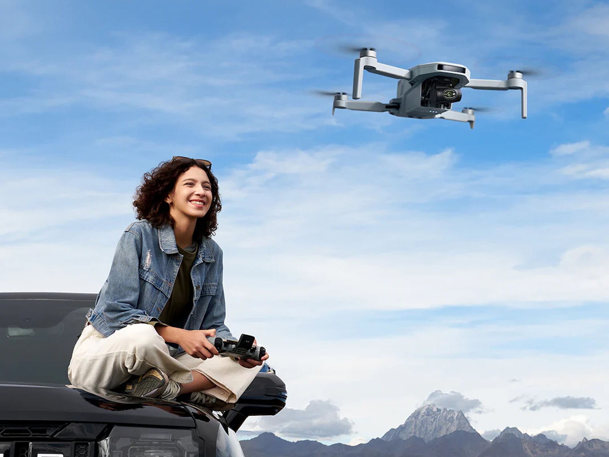 Il drone Atom 2 in volo Il drone Atom 2 in volo