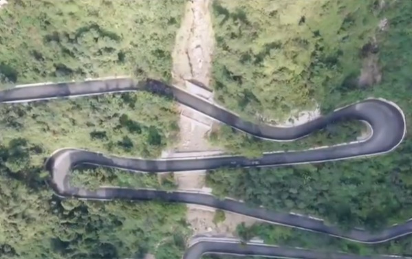 Auto autonome in pista