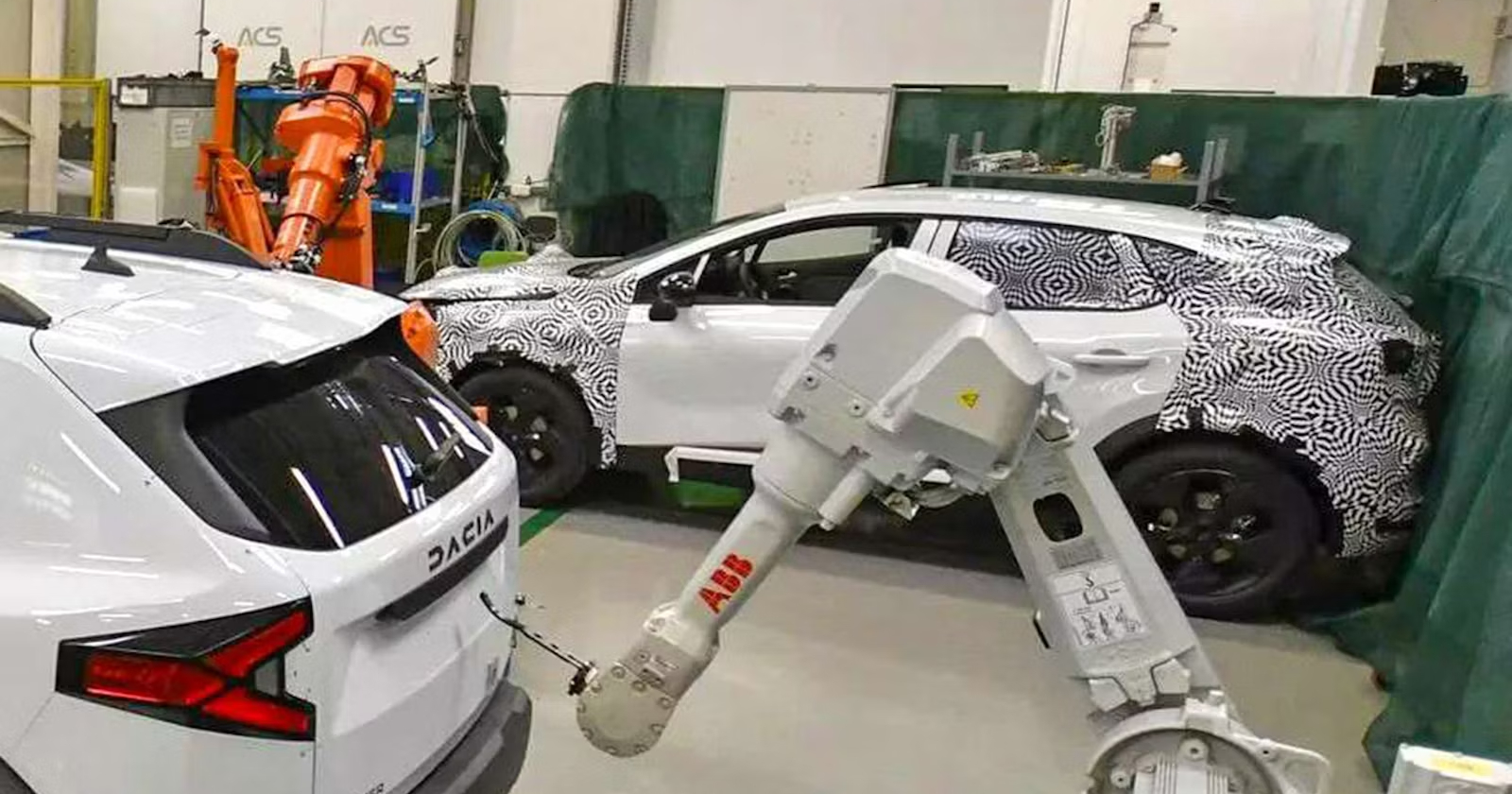 Dacia C-Neo. Fuga di foto