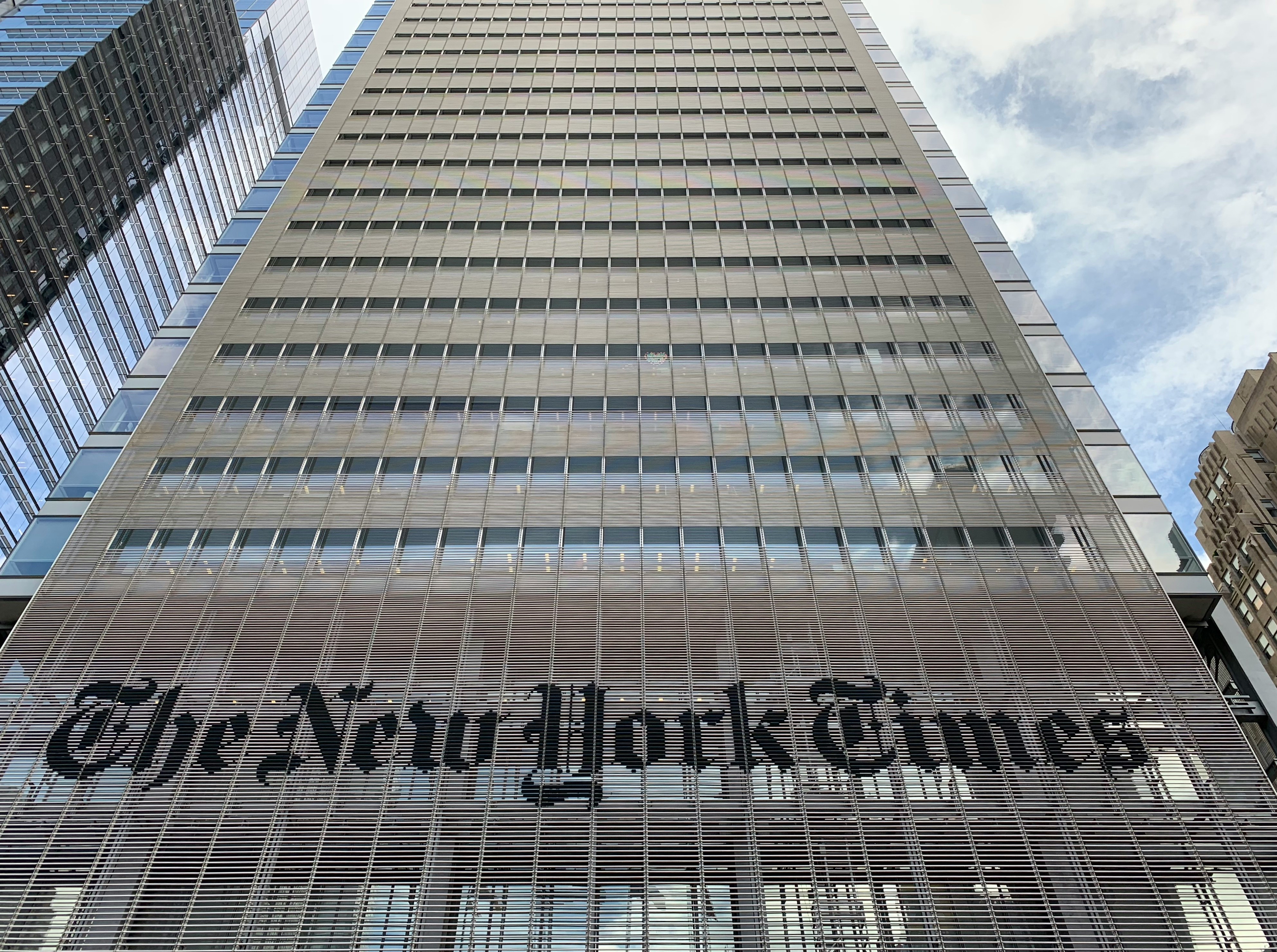 Il New York Times ha respinto le accuse di OpenAI di aver "hackerato" ChatGPT Il New York Times ha respinto le accuse di OpenAI di aver "hackerato" ChatGPT