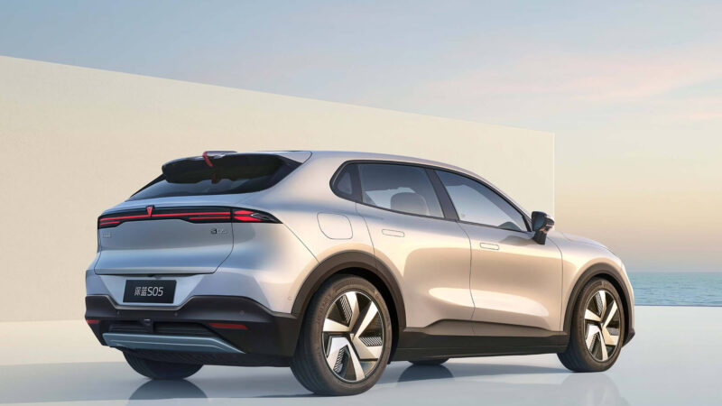 Interni del Changan Deepal S05 con multimedialità