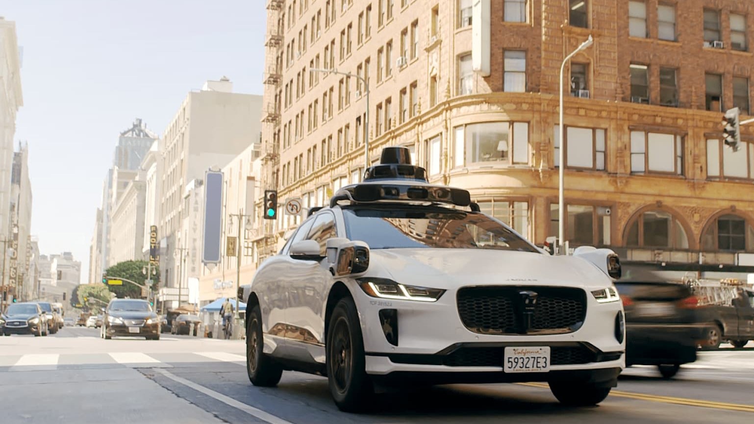 Waymo ha chiesto alle autorità californiane l'autorizzazione a lanciare un servizio commerciale di taxi con droni a Los Angeles Waymo ha chiesto alle autorità californiane l'autorizzazione a lanciare un servizio commerciale di taxi con droni a Los Angeles