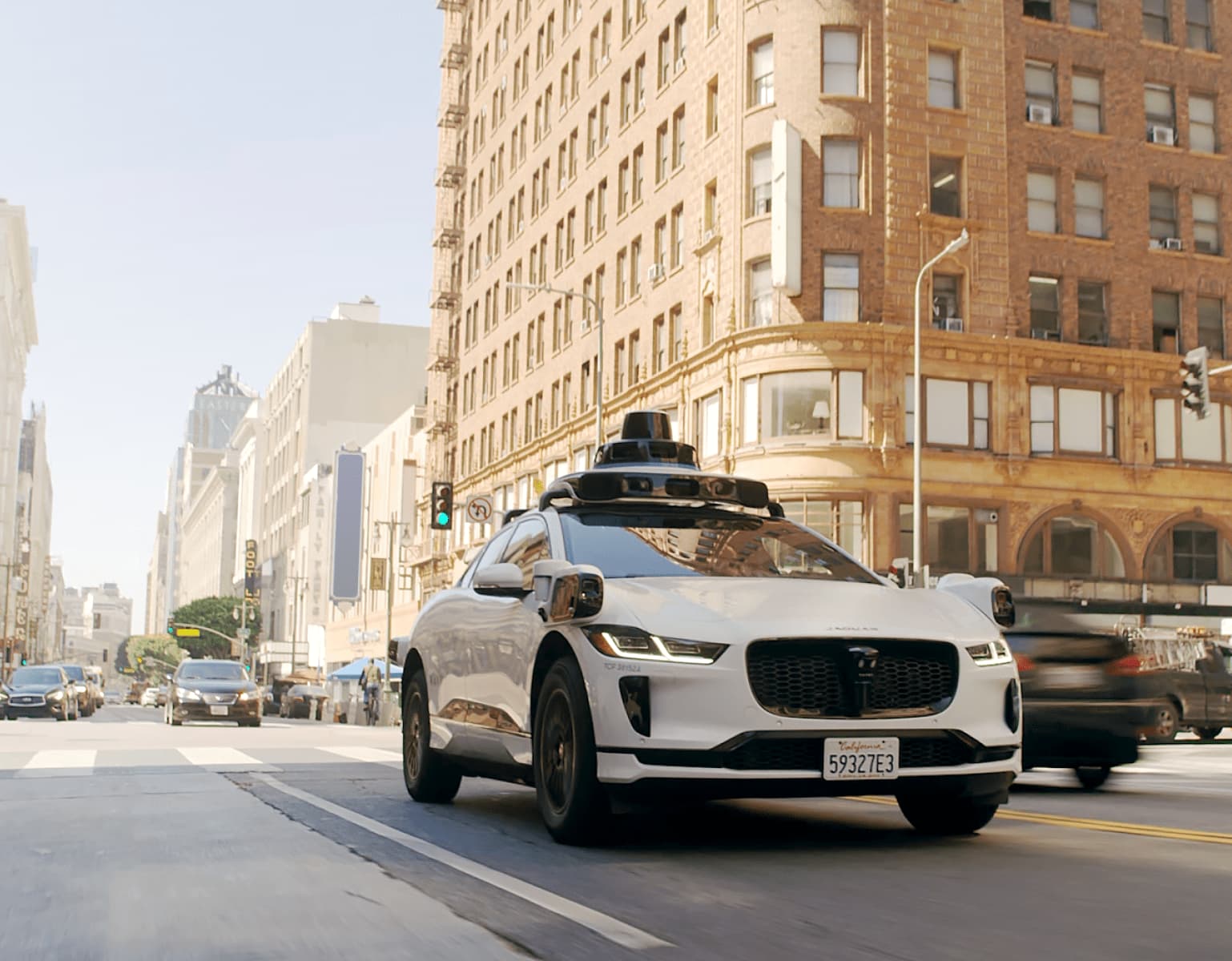 Il servizio di taxi robot di Waymo viene lanciato a Los Angeles Il servizio di taxi robot di Waymo viene lanciato a Los Angeles