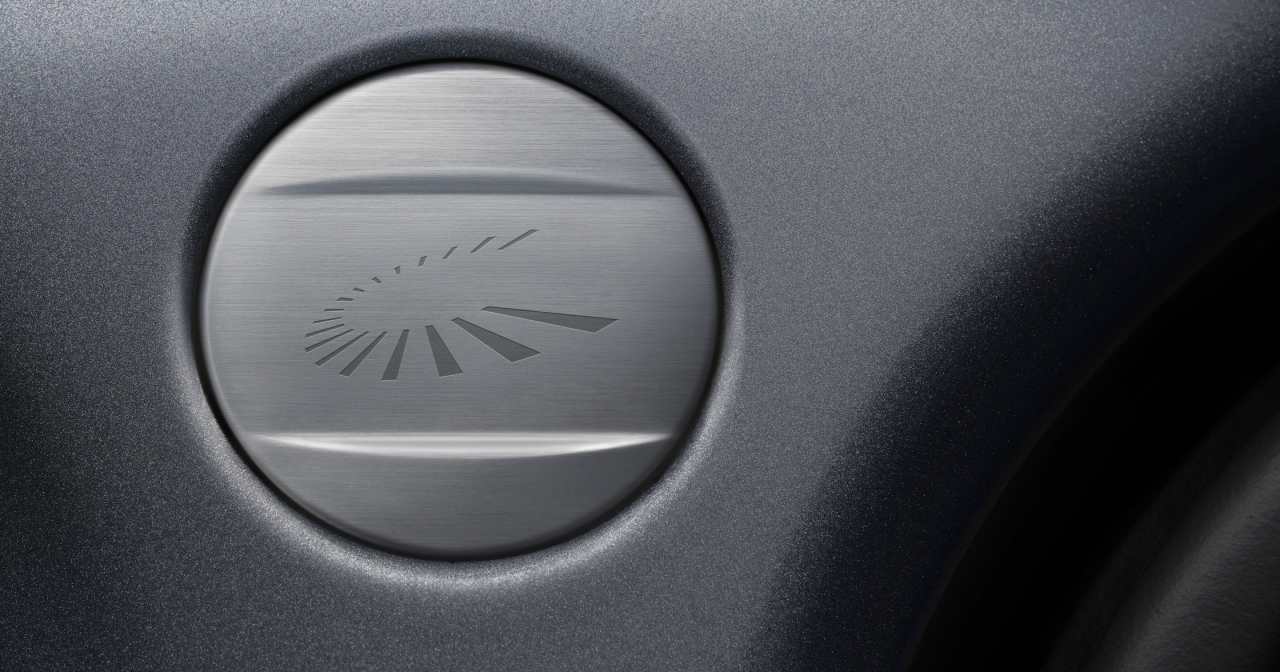 Interno del Land Rover Discovery Tempest, pelle nera e finiture in alluminio