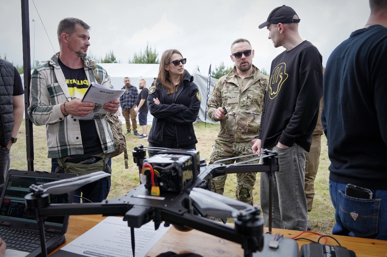 Dimostrazione di UAV multi-rotore Sviluppatori ucraini e militari
