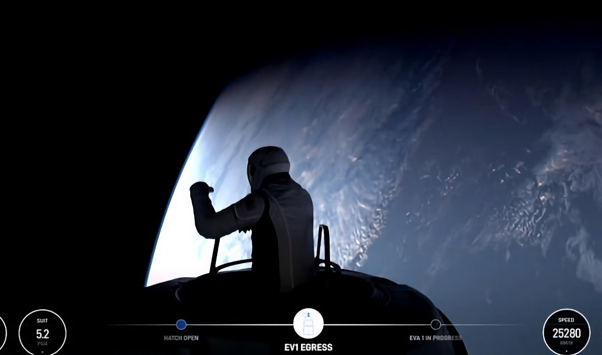 Un video unico: I membri della missione Polaris Down hanno effettuato la prima passeggiata spaziale di astronauti non professionisti. Un video unico: I membri della missione Polaris Down hanno effettuato la prima passeggiata spaziale di astronauti non professionisti.
