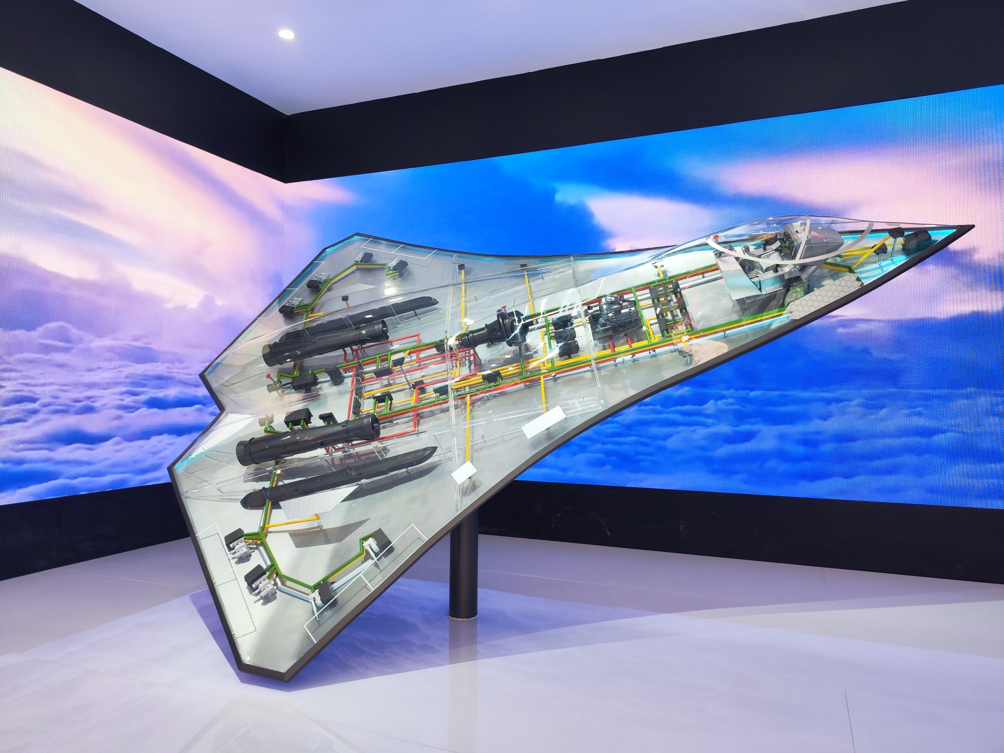 La Cina ha pubblicato il primo mockup del caccia di sesta generazione La Cina ha pubblicato il primo mockup del caccia di sesta generazione