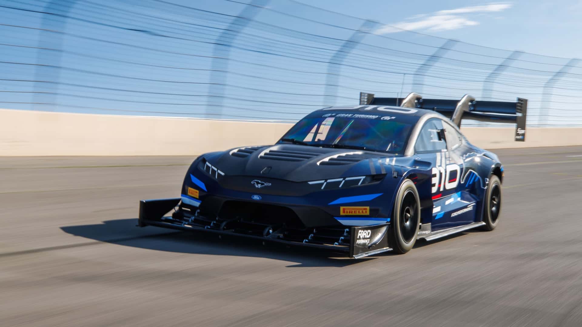 Ford Mustang Mach-E su Pikes Peak.
