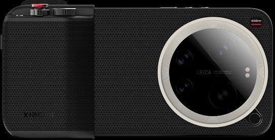 Xiaomi 17 Ultra in colore beige con accessorio Photography Kit