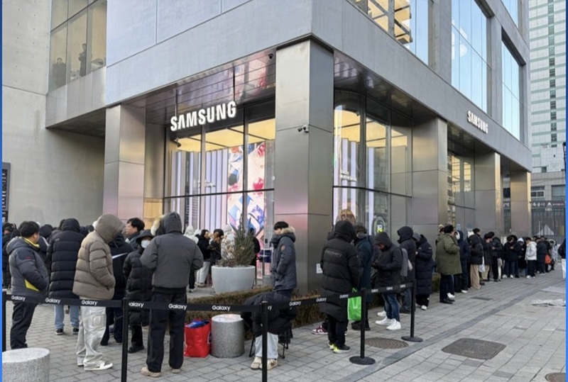 Samsung Galaxy Z TriFold in stato piegato