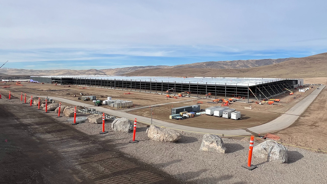 Lavori di costruzione presso lo stabilimento Tesla Semi Lavori di costruzione presso lo stabilimento Tesla Semi