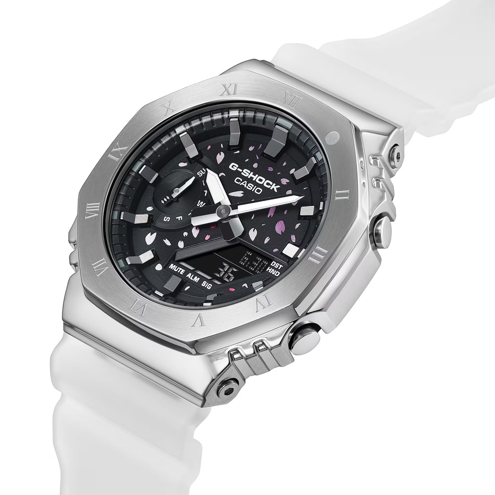 Modello G-Shock GM-2100TTTR-8A con ghiera argentata Modello G-Shock GM-2100TTTR-8A con ghiera argentata