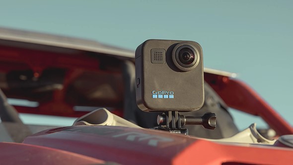 GoPro Max (2025) su un'automobile GoPro Max (2025) su un'automobile