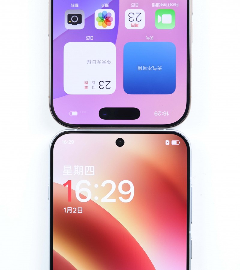 Confronto tra schermi Confronto tra lo schermo di OnePlus 13T e quello di iPhone 16 Pro